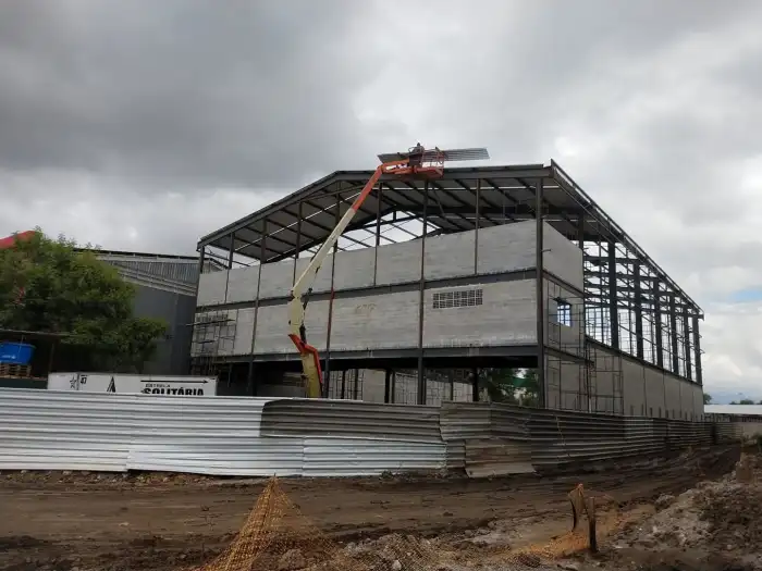 Obra em estrutura metálica executada pela SAFER