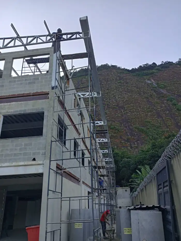 Obra em estrutura metálica executada pela SAFER