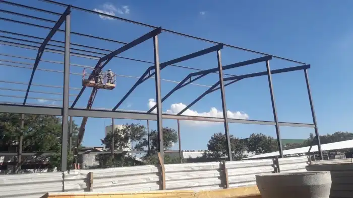 Obra em estrutura metálica executada pela SAFER